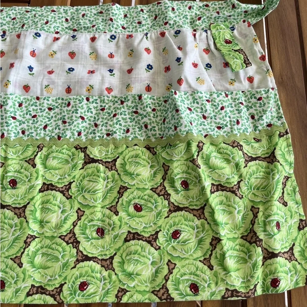 Ladybug Floral Cabbage Waist Apron Retro 50s 60s Style Yellow Green Pockets